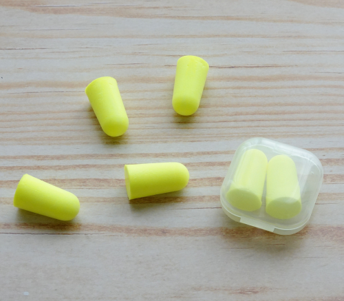 耳栓 or ノイズキャンセリングイヤホン