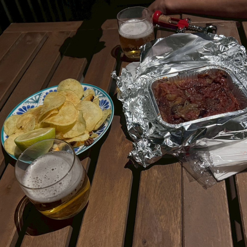 宿のテラス夕食