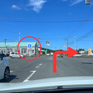 嘉例川駅までの道順。ローソンの角を曲がる