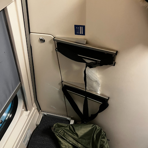 スキー板を止めておける場所