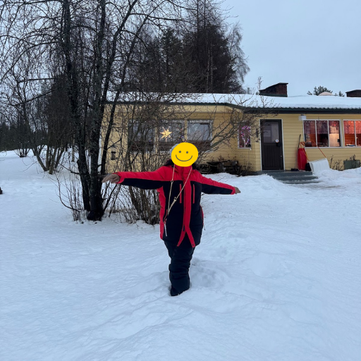 膝の辺りまで雪が積もってました