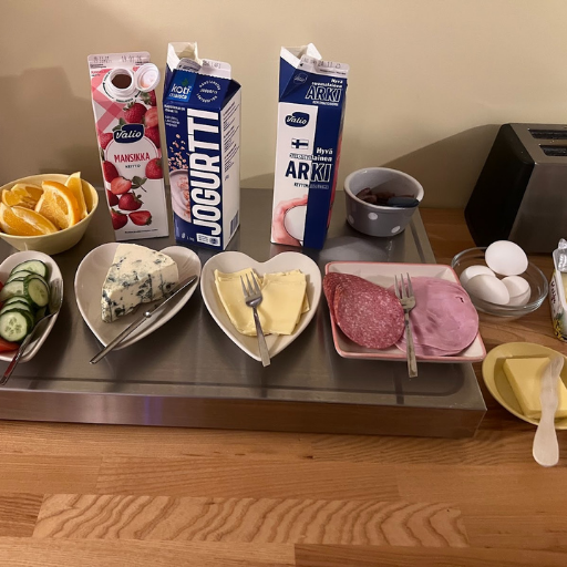 たっぷりのチーズ、ヨーグルト