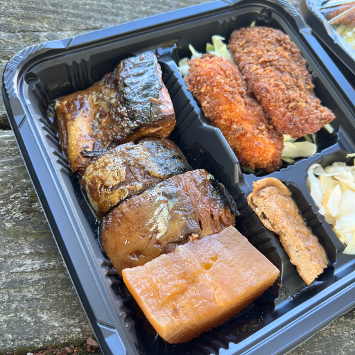 今井食堂の鯖の味噌煮弁当。