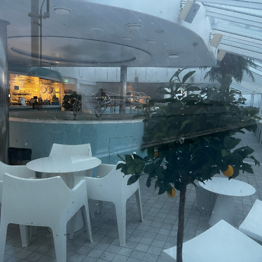 スパエリアを外から撮影。利用している人は見えなかったけど